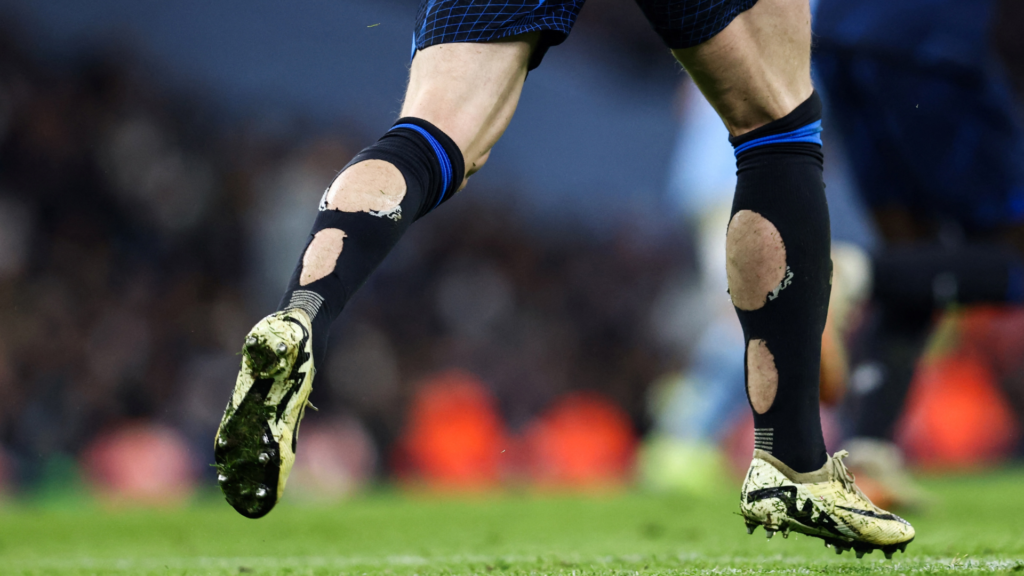 When cycling, should you wear an ice vest or make holes in your football socks? Professionals who know the truth about 11 sports hacks